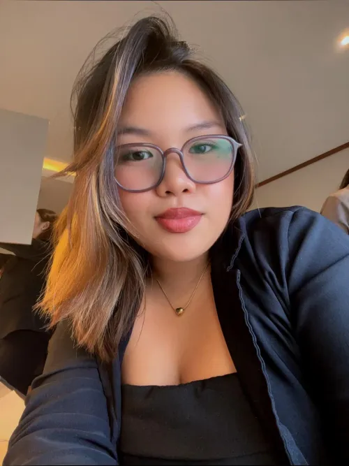 Wallets get lighter when I smile like this. by funwithfeet369