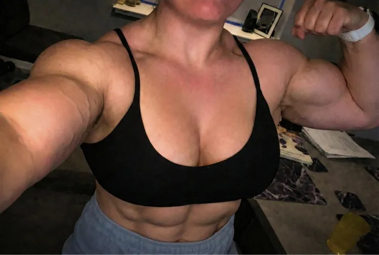 Wanna arm wrestle? by teenie_tootsiesxox