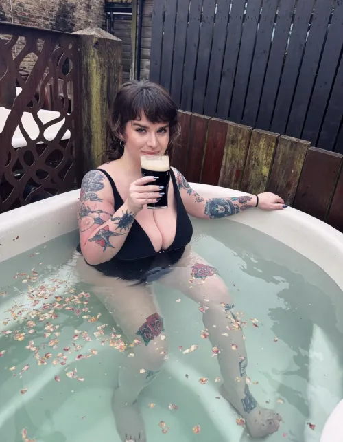 Wanna chat with an Irish gal in a hot tub? by submisos