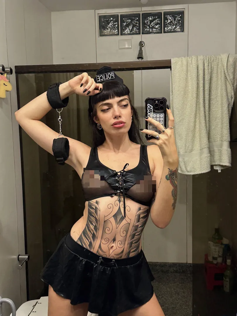 Wanna check what’s inside my leather skirt? posted by lizttwinkle