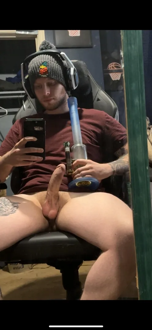 Wanna come over for a sesh?[m] posted by Acrobatic_Menu_7459