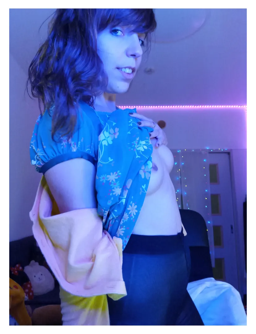 wanna come undress me. posted by amy__chan