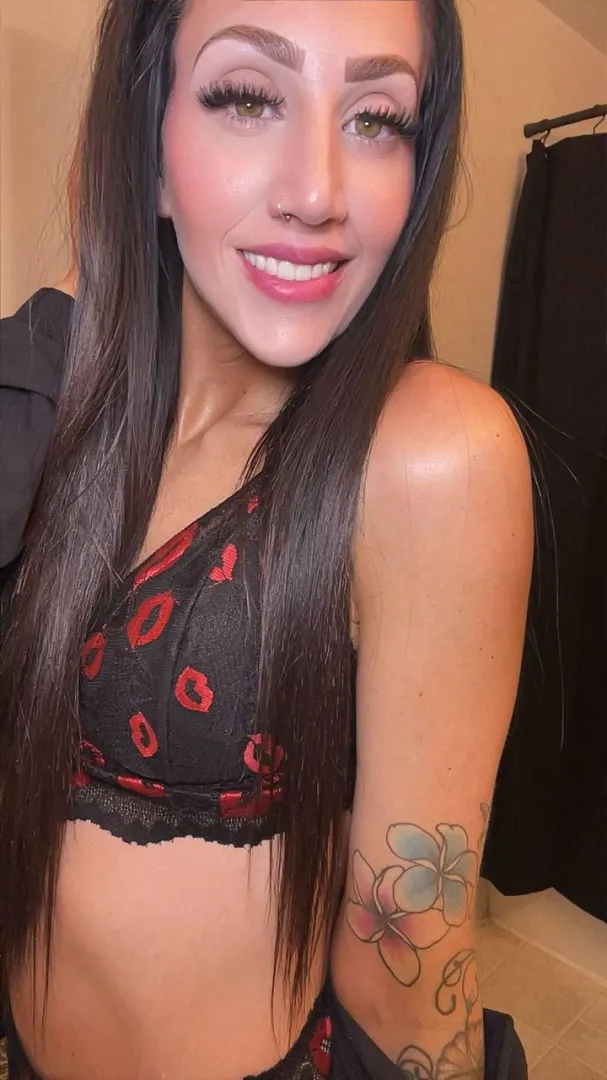 wanna get 10 nudes? yay or nah? posted by ChloeJadeOnly