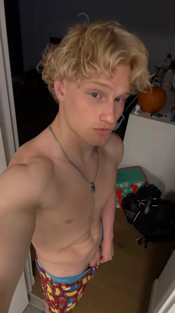 Wanna hang out? posted by Liammlustx