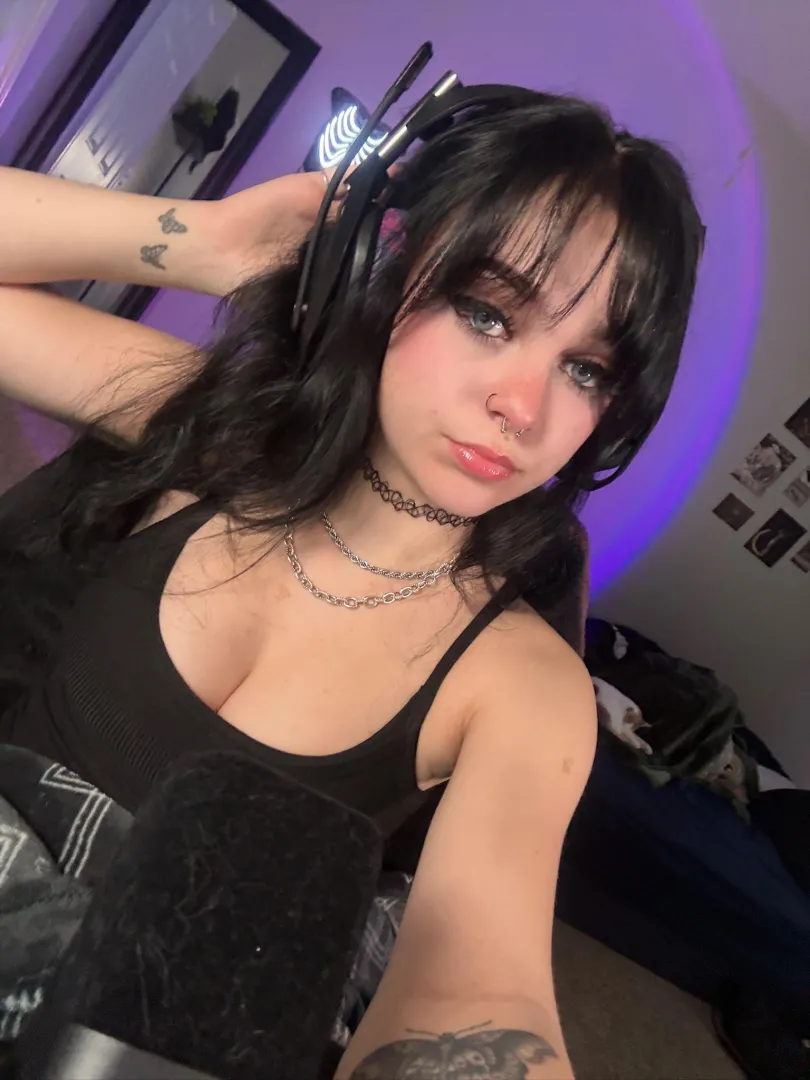 wanna play naughty games? posted by stellablazeee