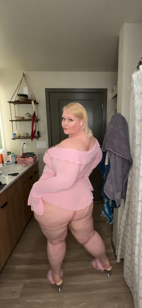 wanna ride this curvy ride posted by devy_kissmy_cakez