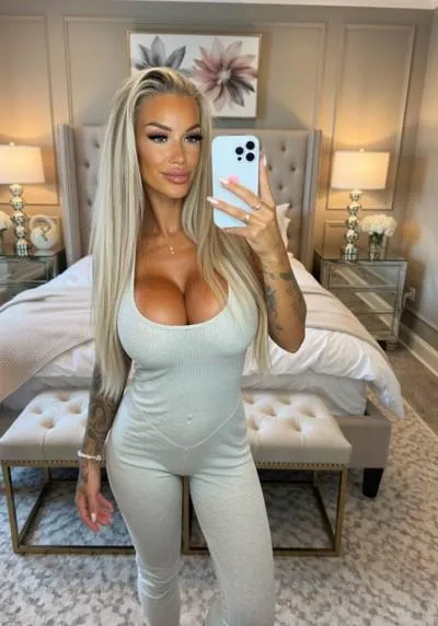 Wanna see me take them off posted by Sunkissedbabesxo