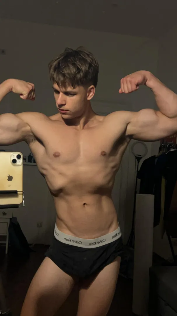 Wanna sniff gym bros pits? posted by Select_Equipment4297