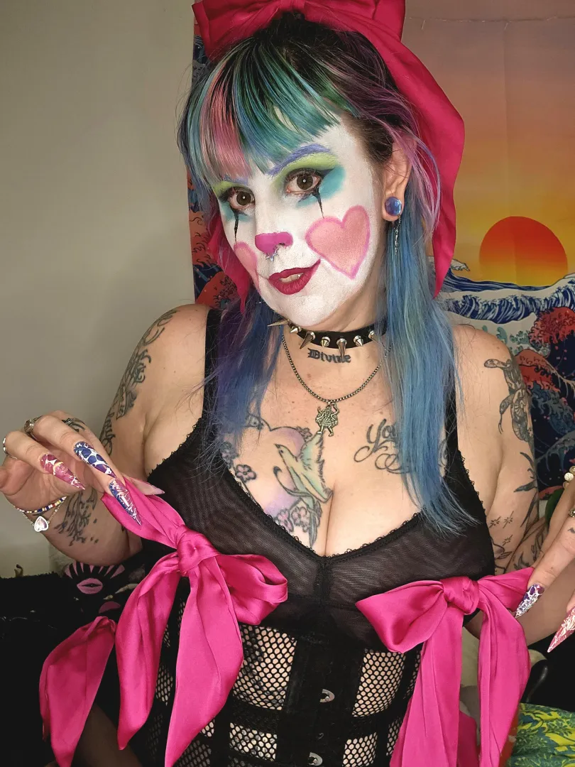 Wanna untie me? Or tie me up?  posted by pukotheclown