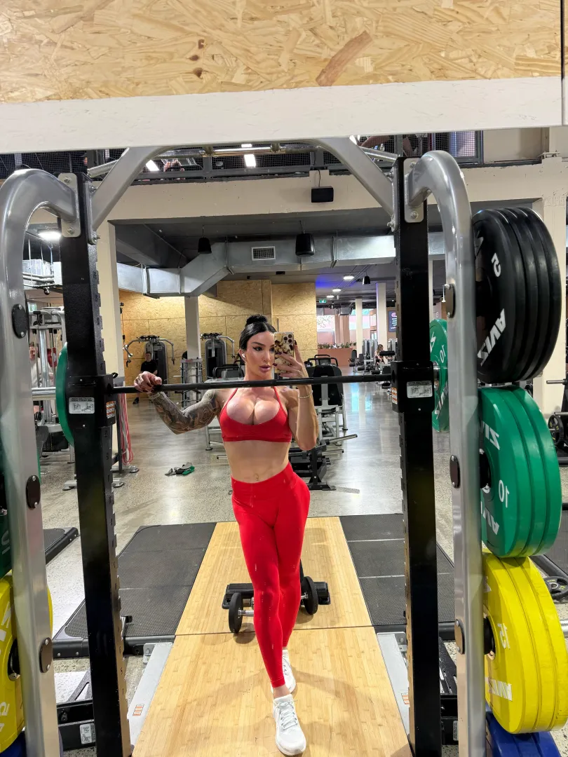 Wanna workout with me to fuck me later? posted by PeachyVibe2