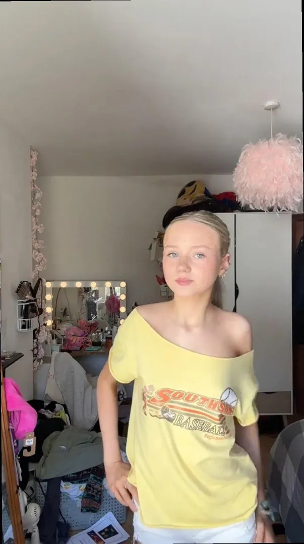 want a shy chick to mess around with drop a thought posted by deshelton89