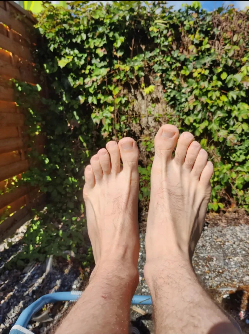 Want to take care of my feet ? posted by deeznutshagoti