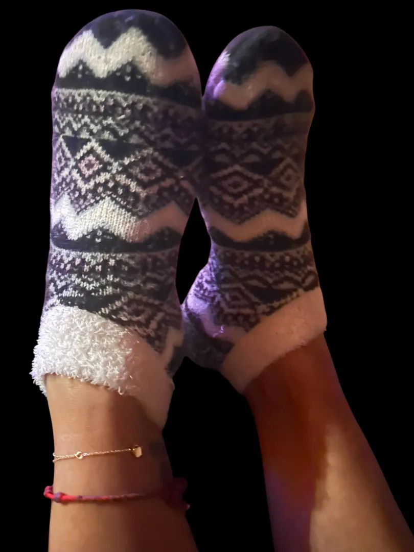 Warm toes even warmer……❤️Mia posted by Only-Writing-4005