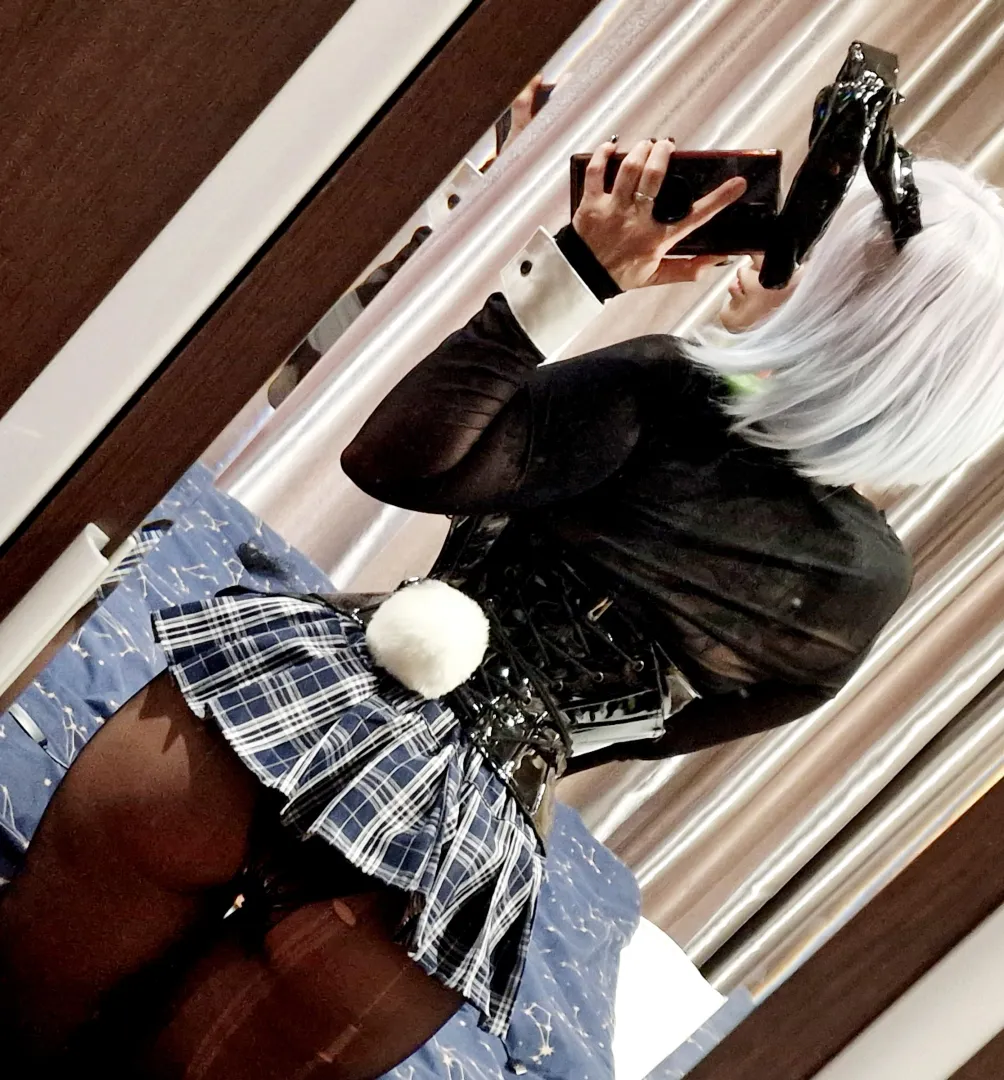 Warning: scrolling my profile may cause obsession posted by LunaticalWitch_