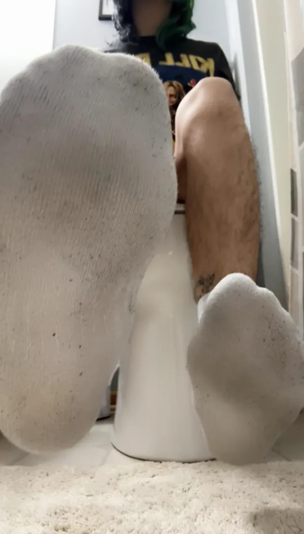 WARNING!‼️ they stink ! Dm posted by Kitty_Dante