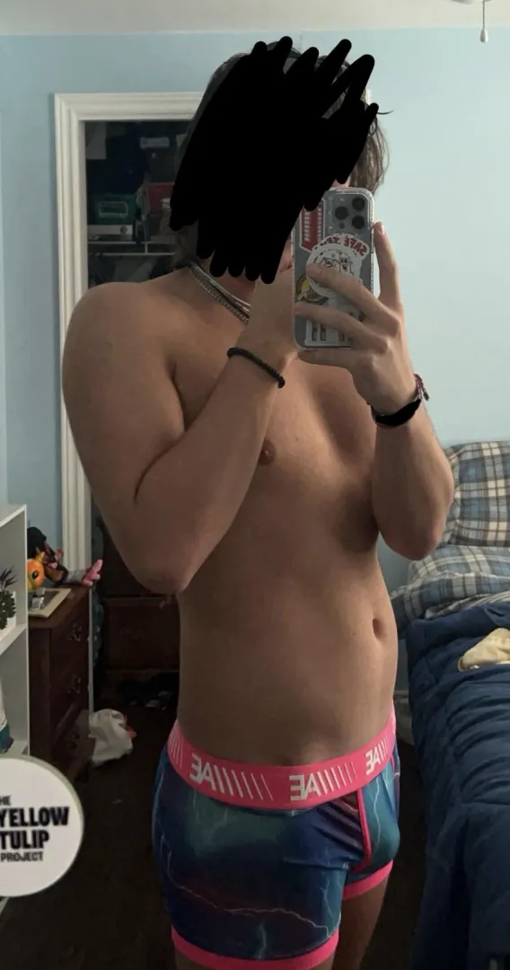 was invited here, do i have a hollister body? posted by Vegetable-Worry-1015