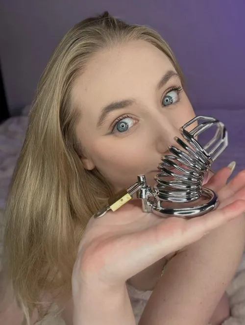 Was ist der offensichtlichste Grund, warum ich dich dauerhaft einsperren sollte? Sag es mir. by stellasweetiee