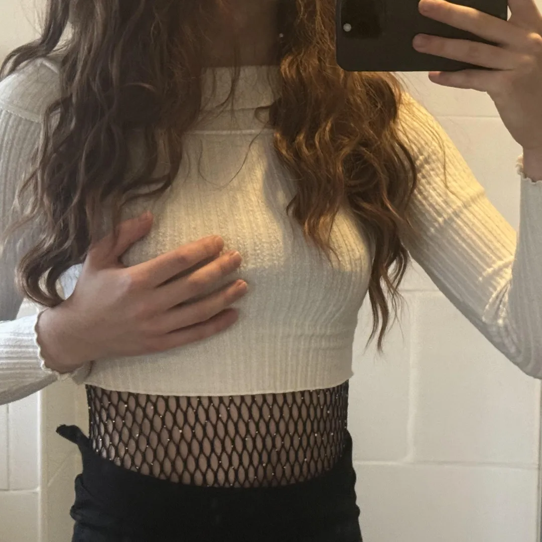 Wat vinden jullie van mijn nieuwe topje? posted by Curious_mouse124