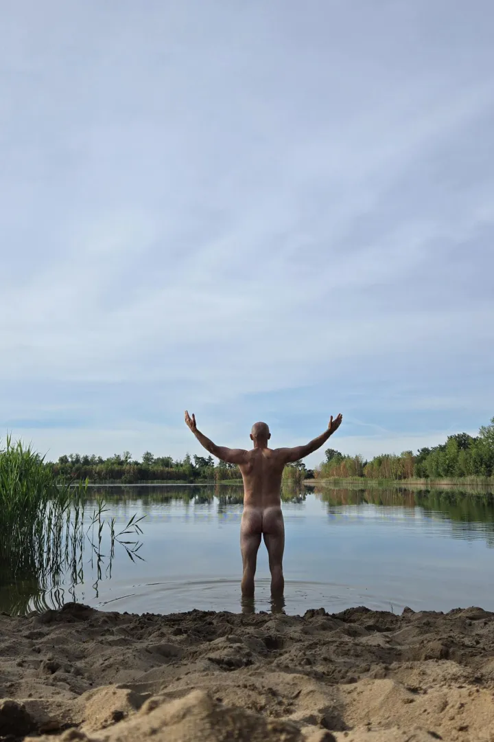 Water like glass posted by Strict_Policy_9508