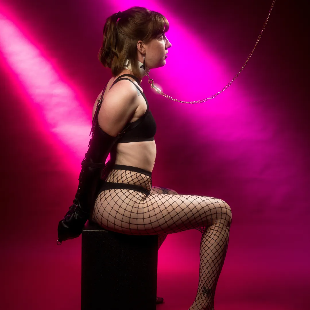 we love a goth girlie with a light bondage kink  posted by KeshaValentine25