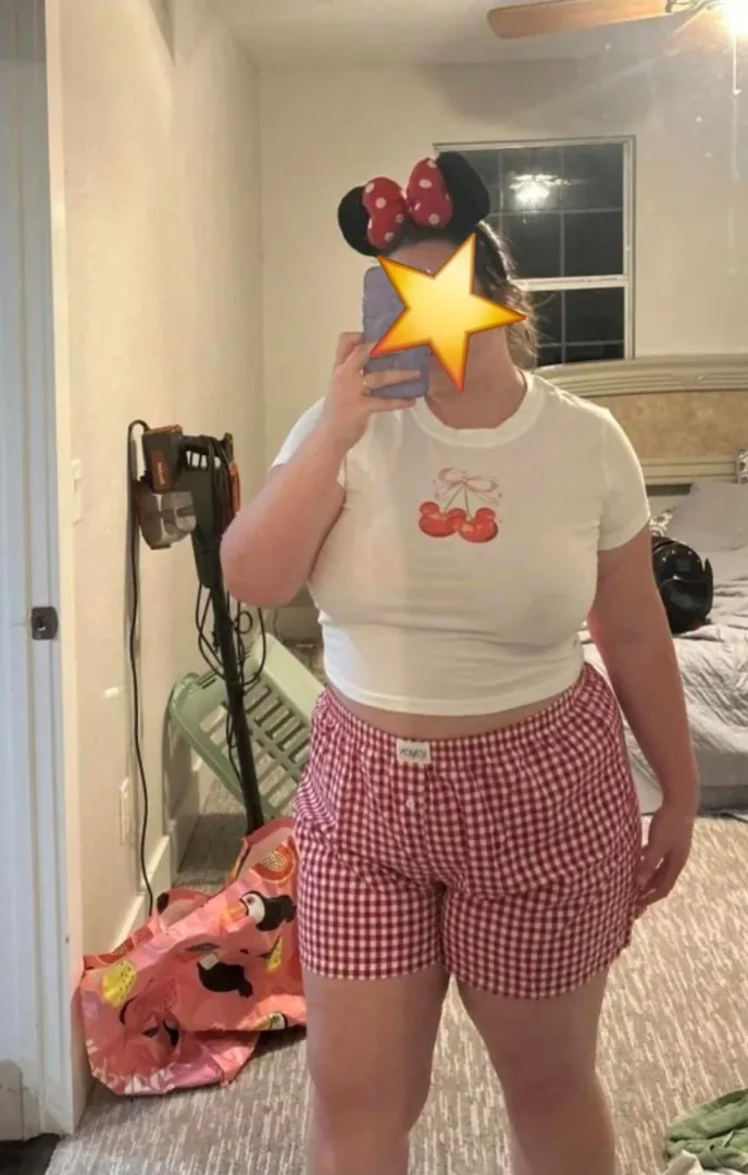 Went digging through my closet and thought this was cute posted by abbiedabbiedoodoo