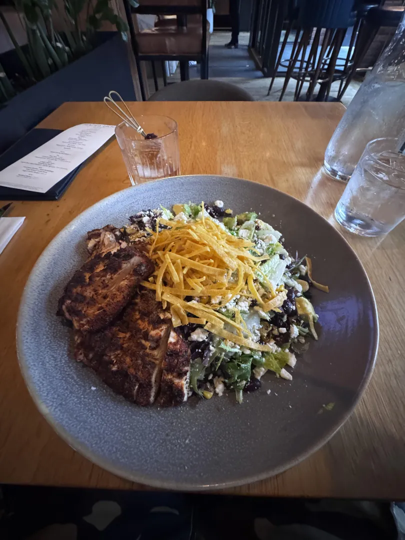 Went to Earls on Friday night and got eye fucked by a group of women, don’t hesitate to reach out  (m) posted by BlackBand1ck