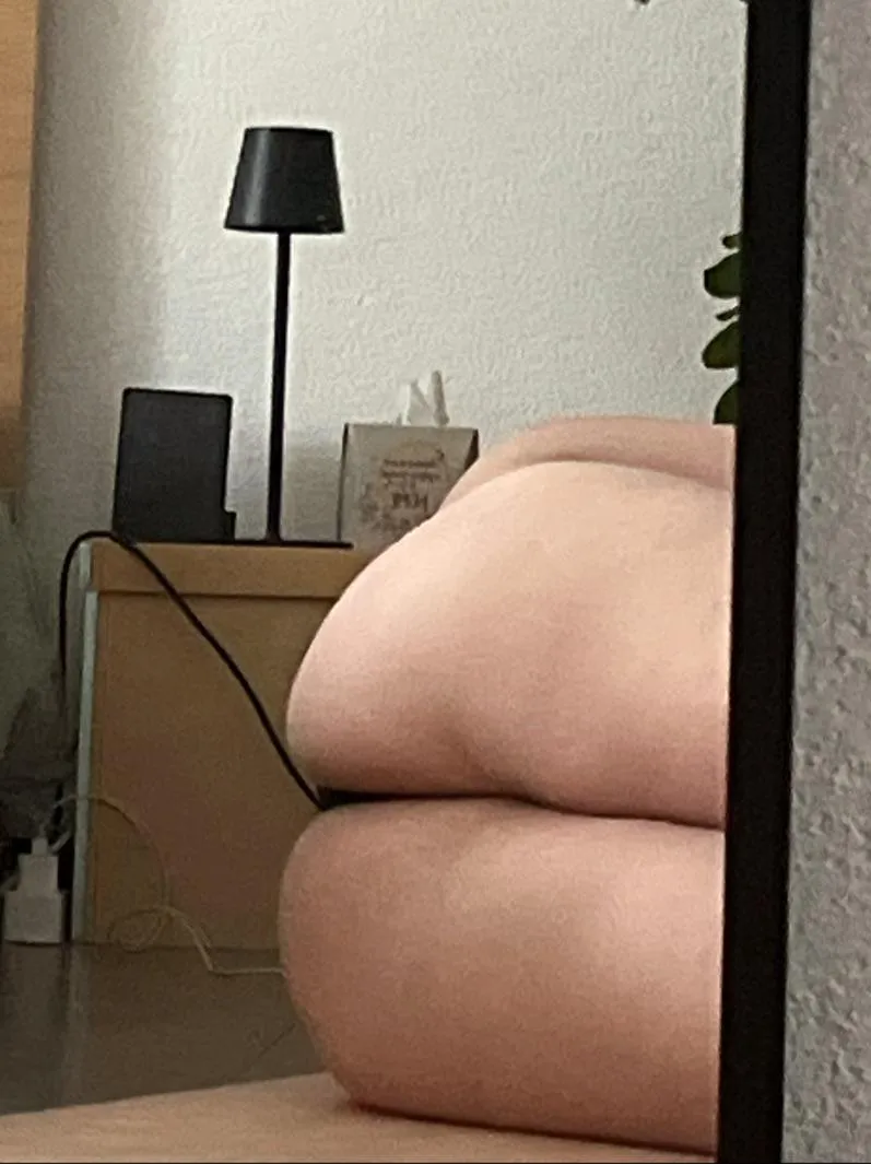 wer het gern sissys mit grossem arsch?  posted by AG-bigboy