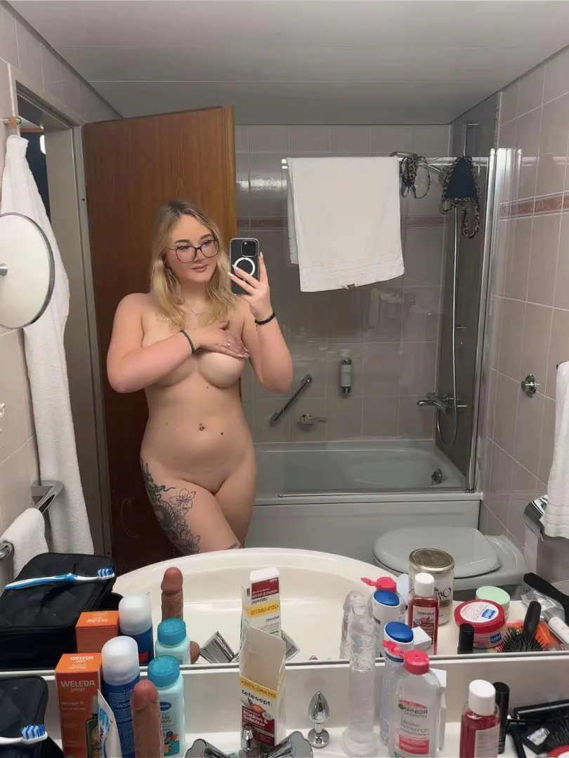 Wer will mit duschen kommen? posted by mariebhmr