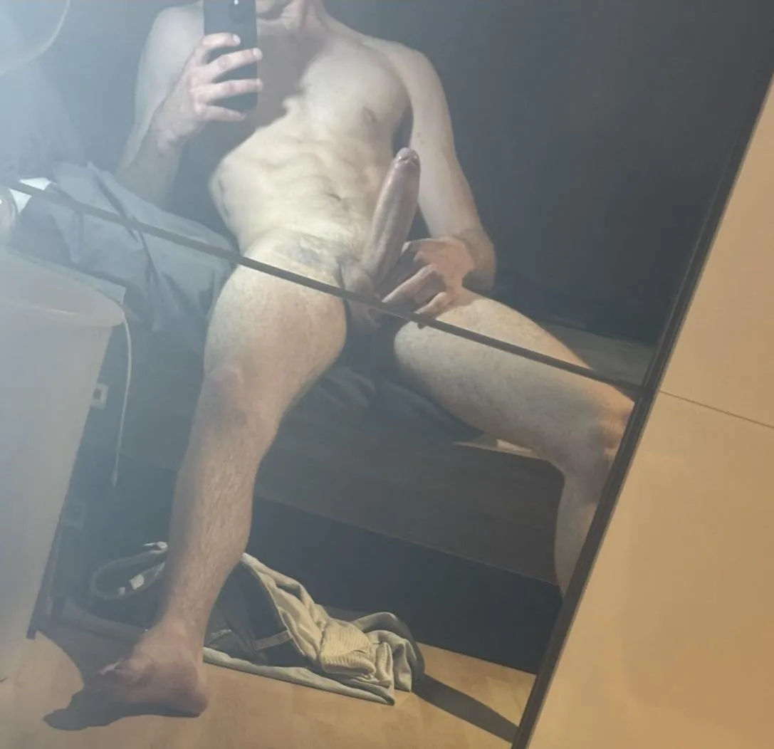 Wer will sich draufsetzen? posted by always_dtf_05