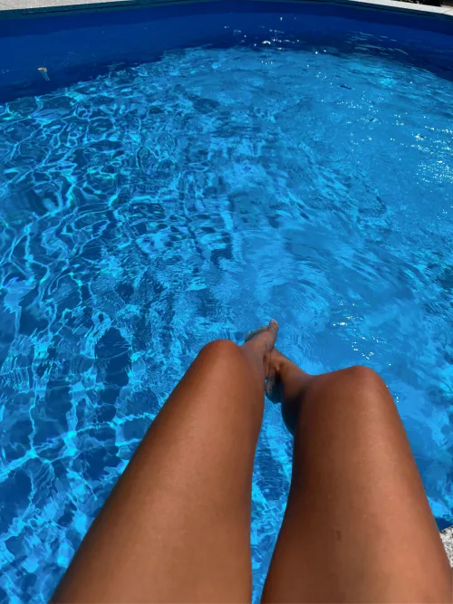 wet feet by MaskedSoles