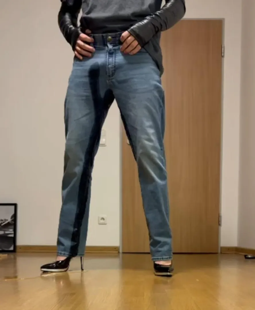 Wetting in my masc pants and high heels ❤️ I'll have more fun wearing something more fitted  posted by __Krakn__