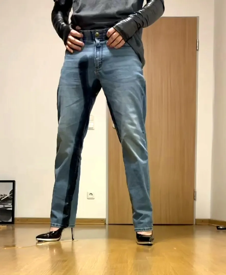 Wetting my jeans and heels  posted by __Krakn__