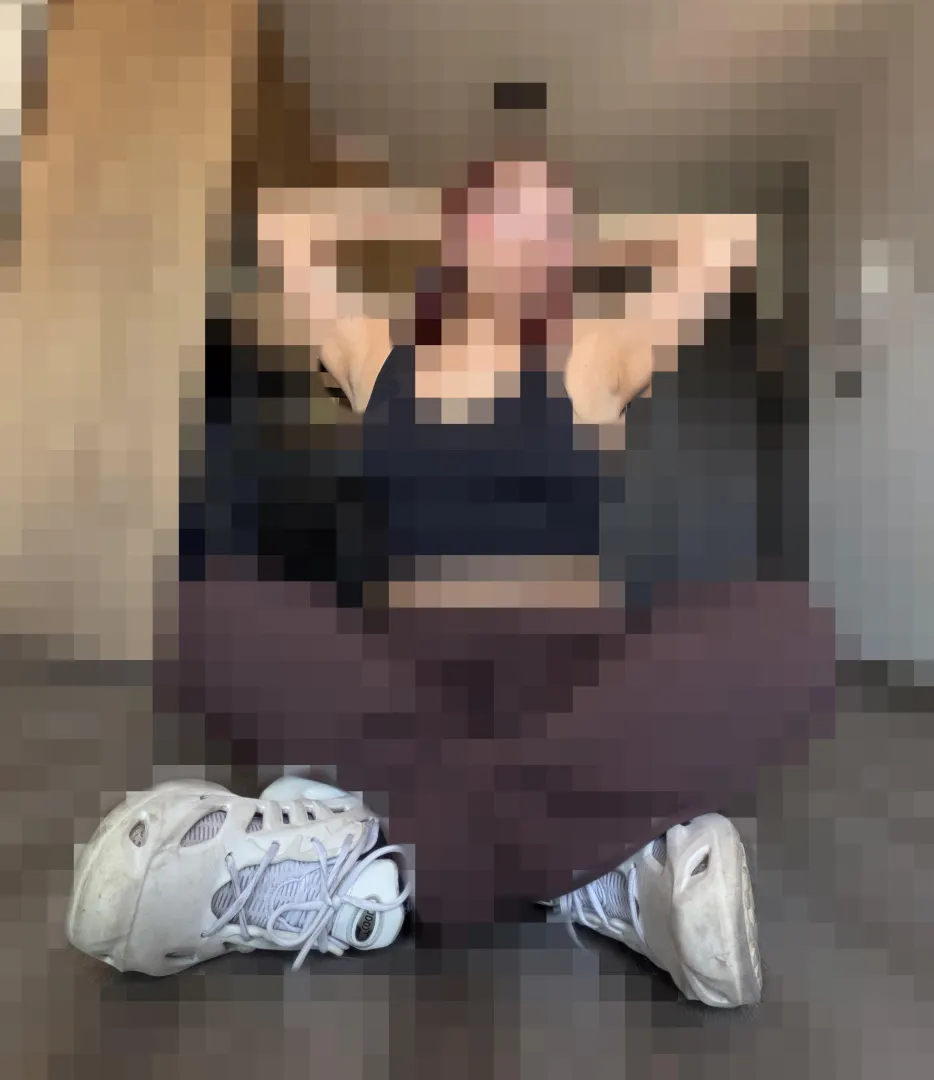 what are the only things u can clearly see? if ur answer is armpits and shoes u are a beta virgin posted by princessalyssaa