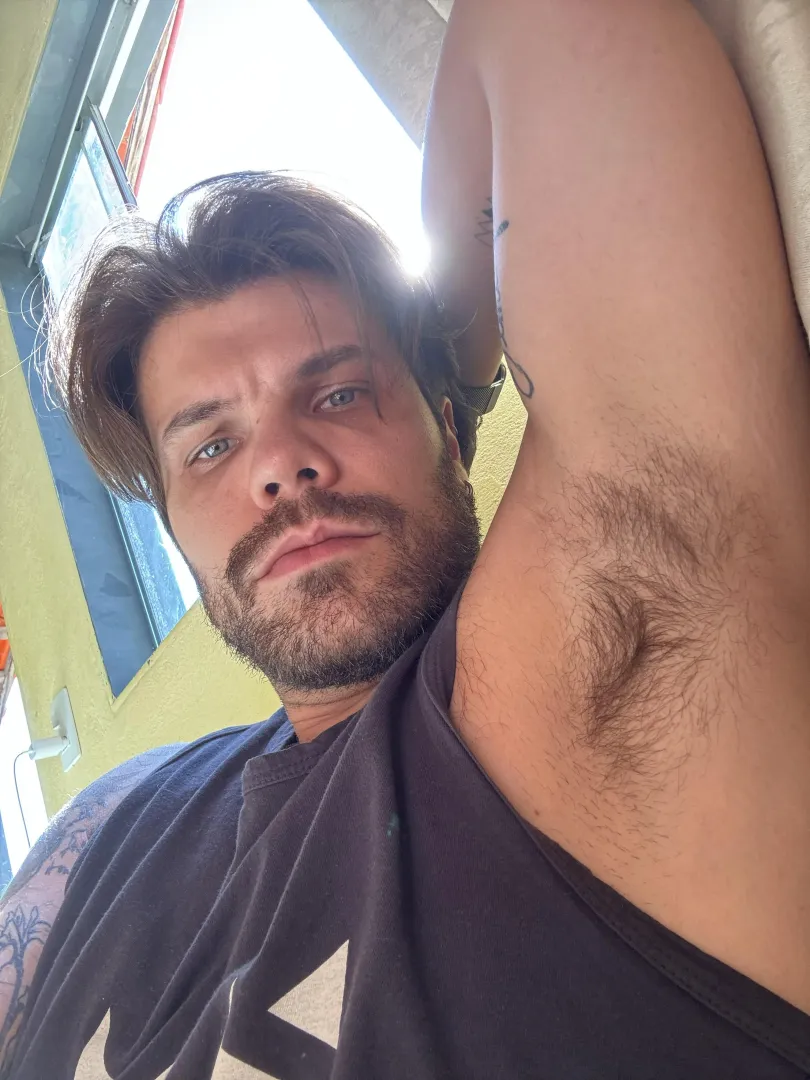 What are u looking at bro? Wanna sniff my pits? Alright go ahead! posted by Business-Holiday2953