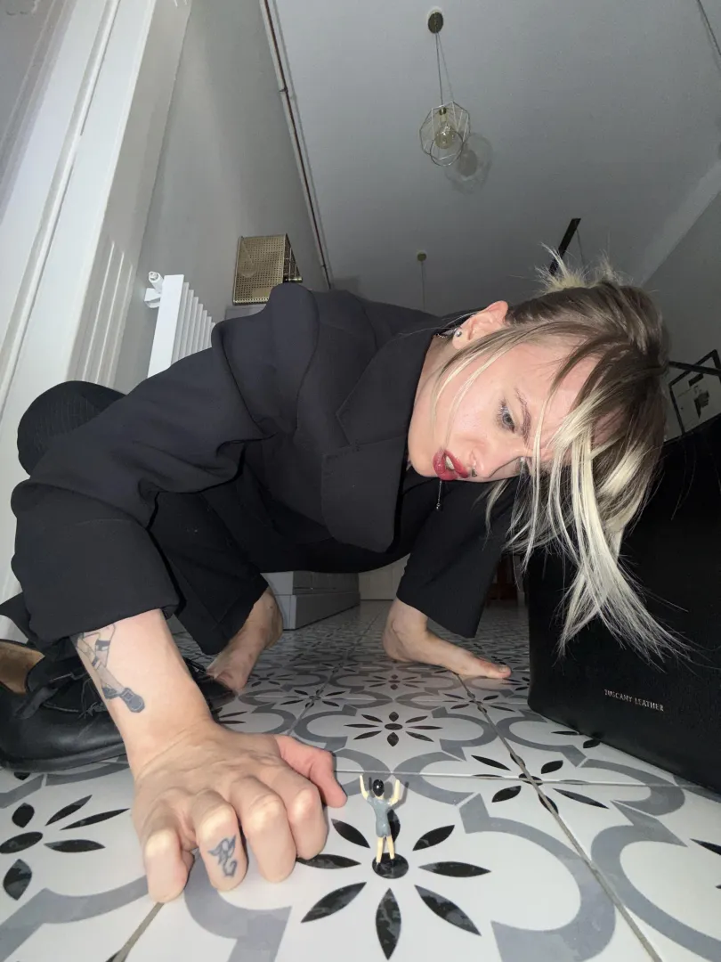 what are you doing in my apartment?? posted by freyathegiantess