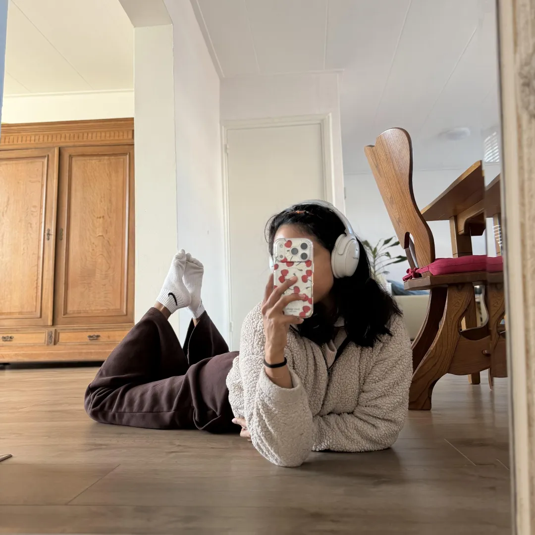 What are you staring at? posted by isa_stillsinning