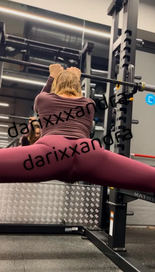 What can be better than a flexible Mistress? A flexible Mistress who’s Slavic ‍♀️ by darixxxandra