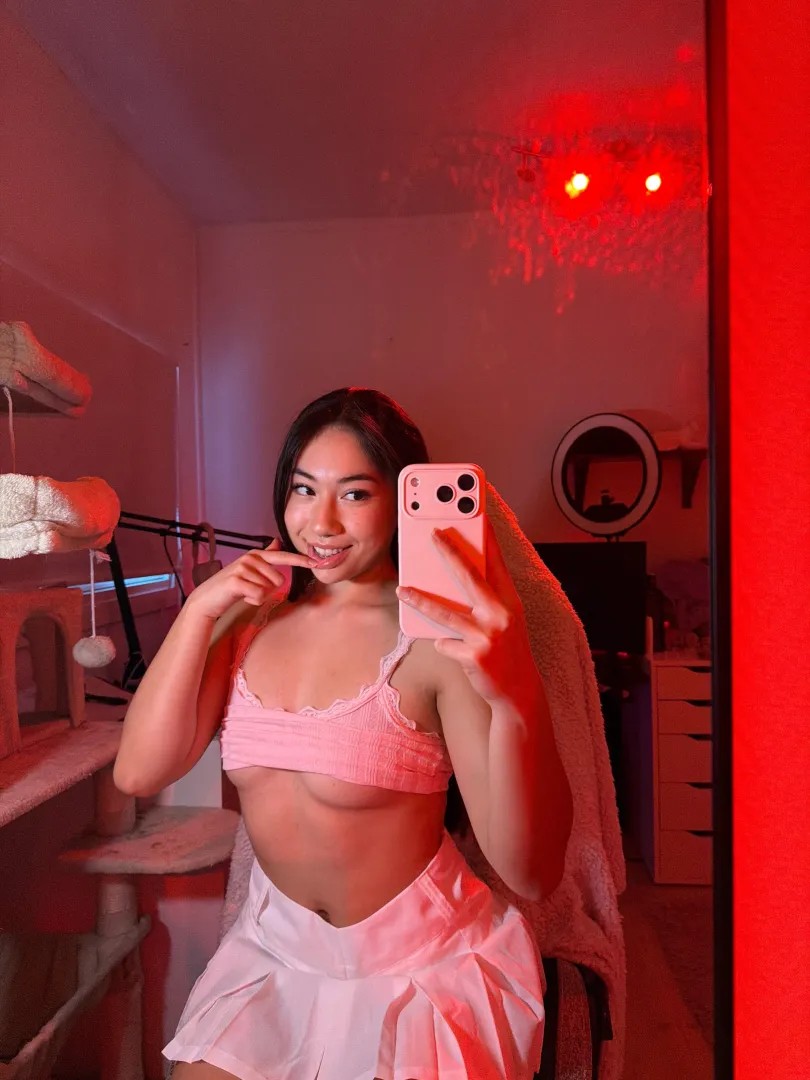 what caught your attention first? posted by cloudetttee