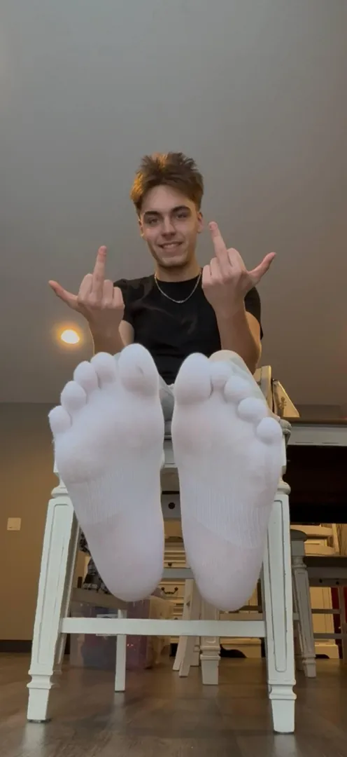 What caught your eye first, my feet or my face? posted by bthejock