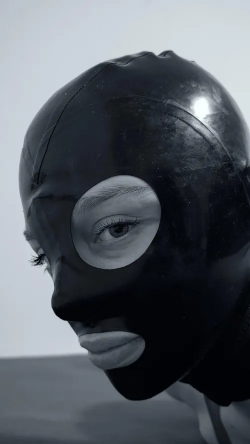 What do these eyes want to say? by smokingpet