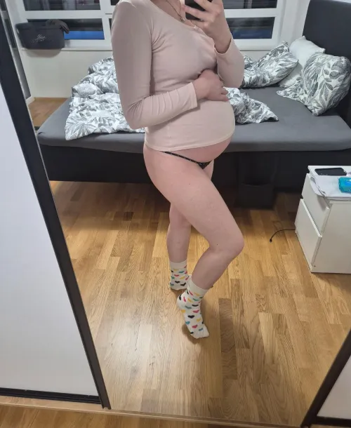 What do u think? by itzpixxieku