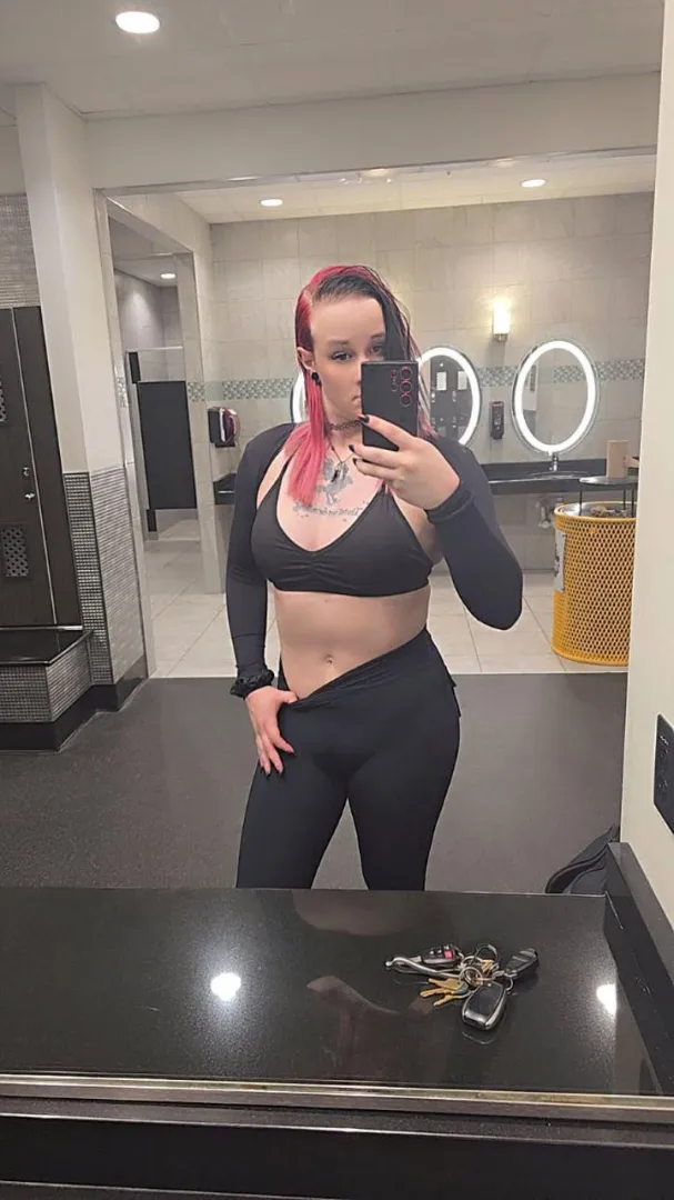 What do you call a girl wh0 sends her nudes every day to her friends? posted by elenathornetrans