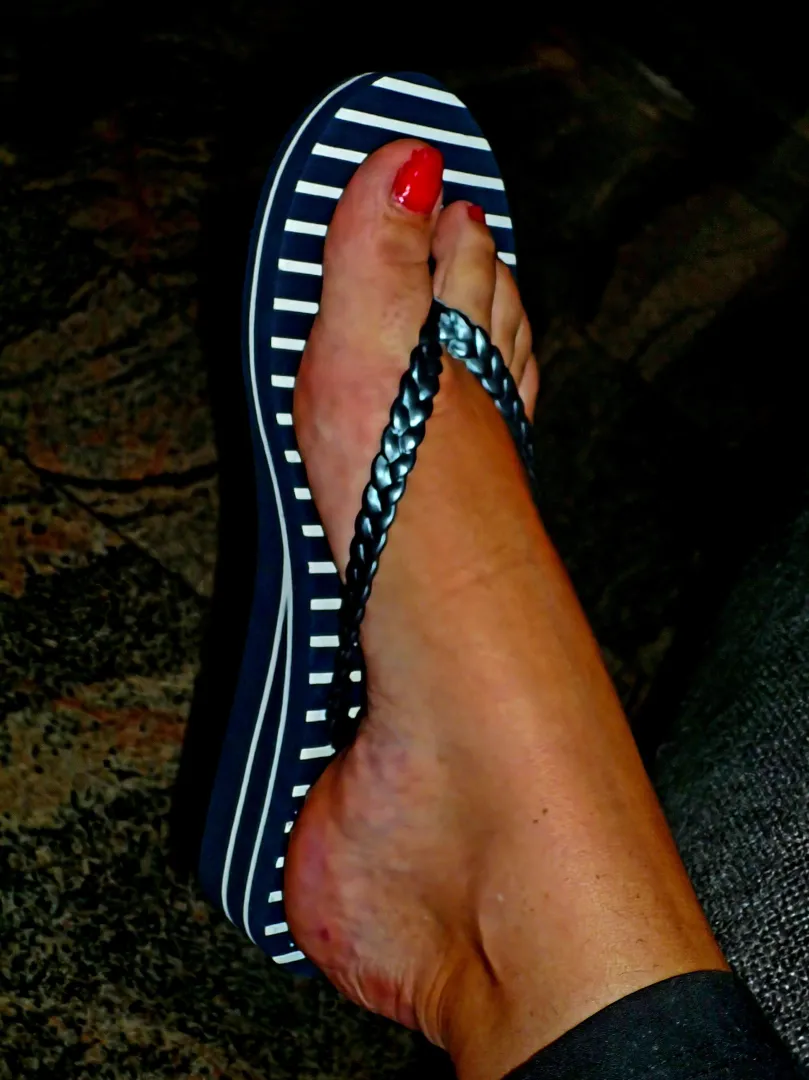 What I appreciate about flip-flops is the multiple possibilities they offer me, under my toes, between the arch or heel, all while maintaining direct contact with the flip-flops. posted by misskatefeet1
