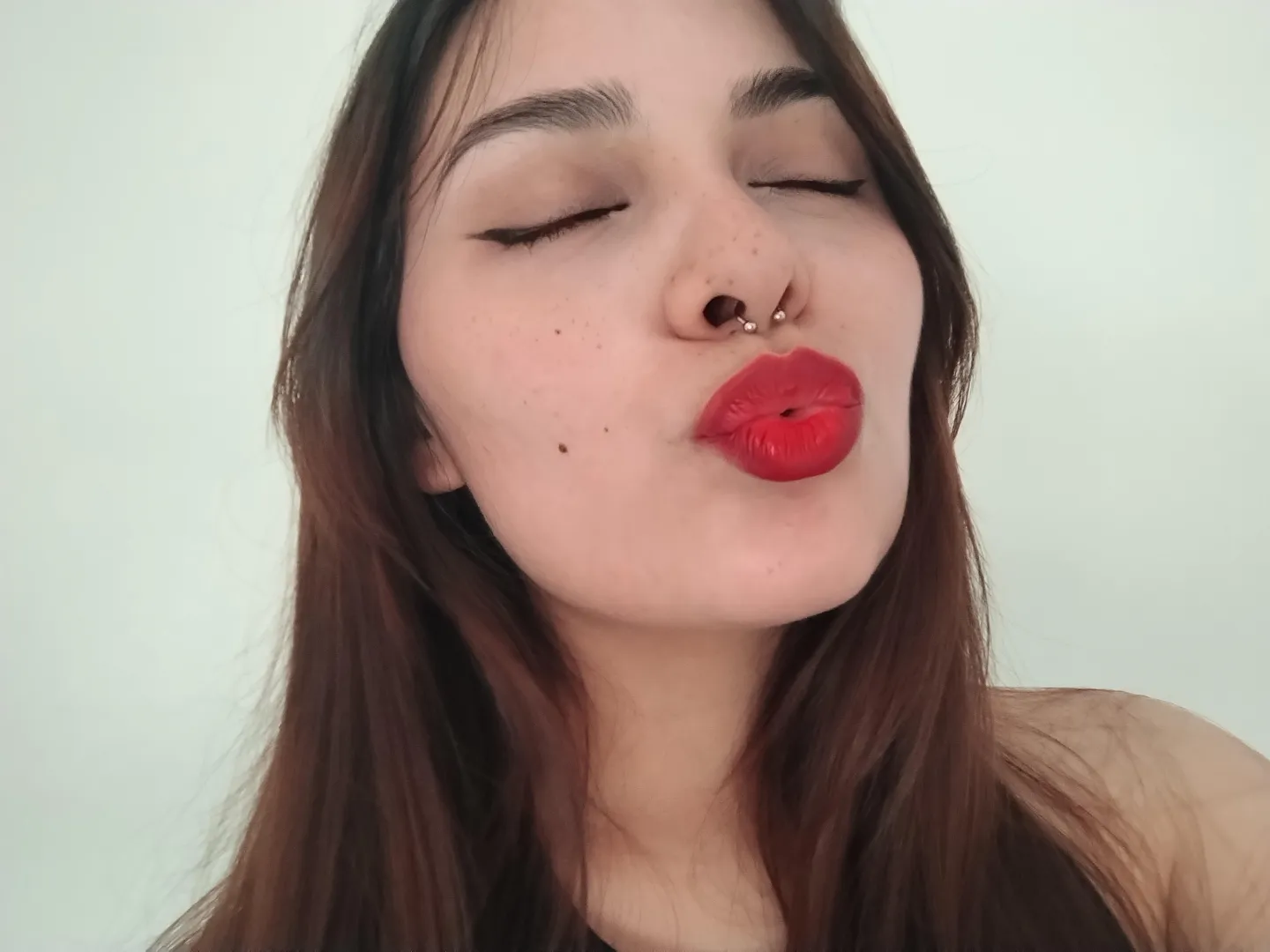 what if i close my eyes? would u dare to kiss me? posted by suneclipsee