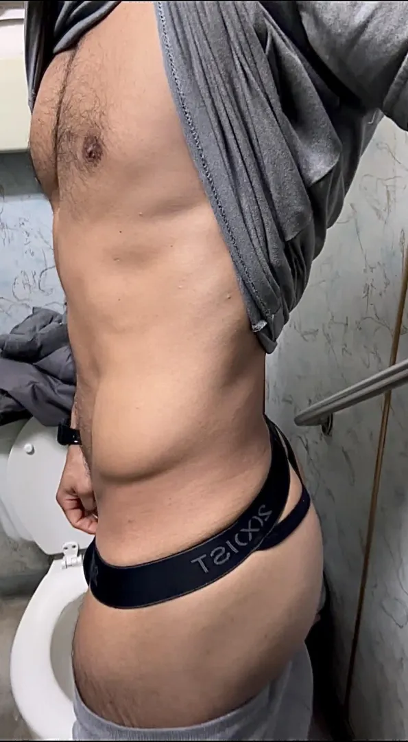 What my sweatpants hides posted by jluis2024