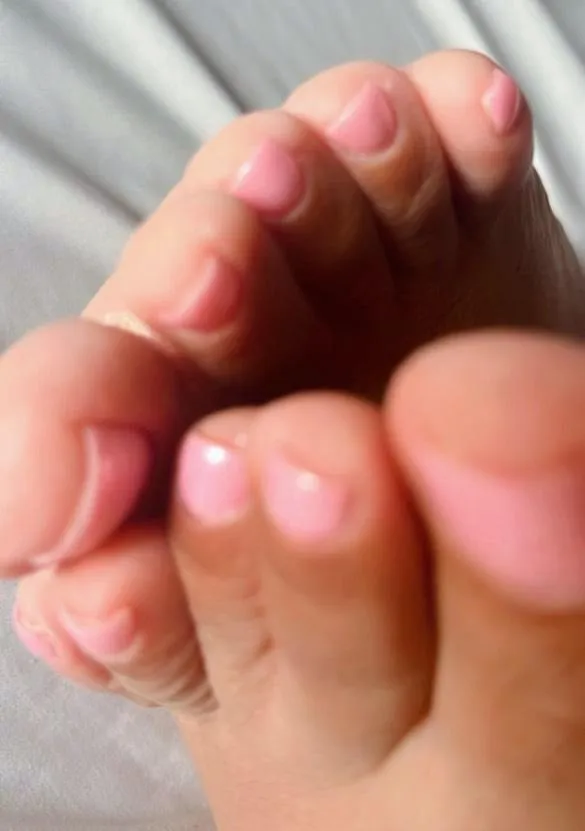 What would You do if you had these tiny toes THIS close posted by arboldebolas