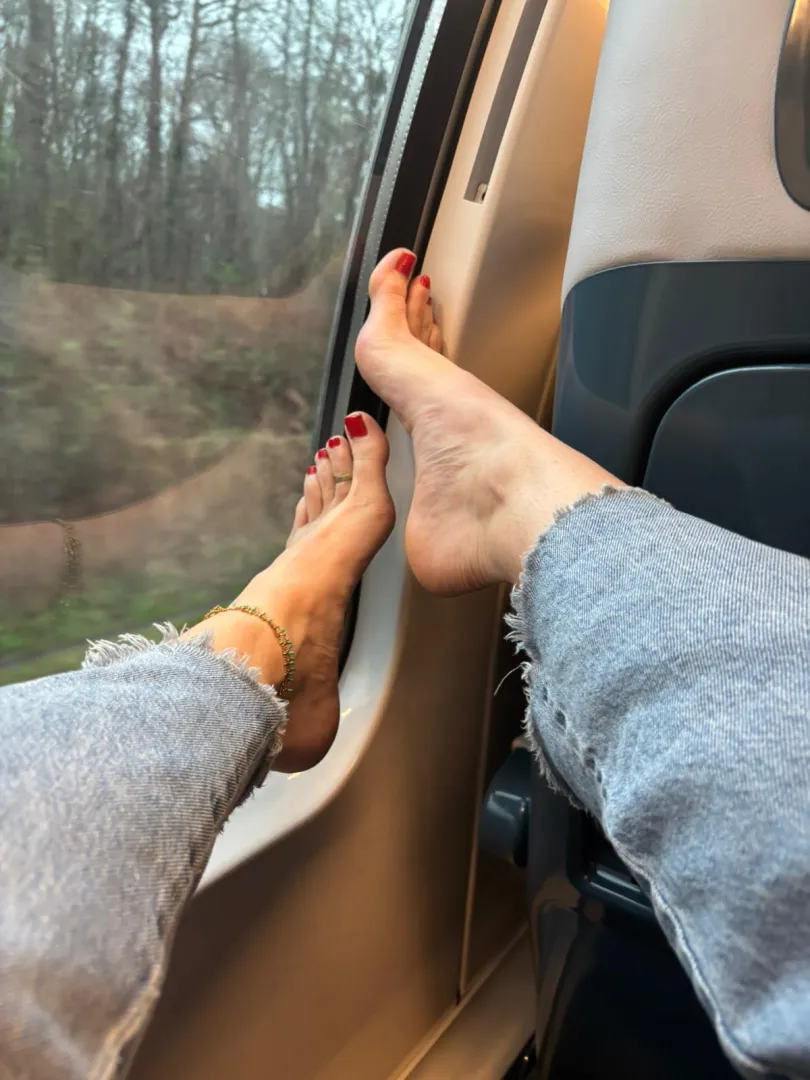 What would you do if you saw my bare feet on the train like this ?  posted by deliciananas2