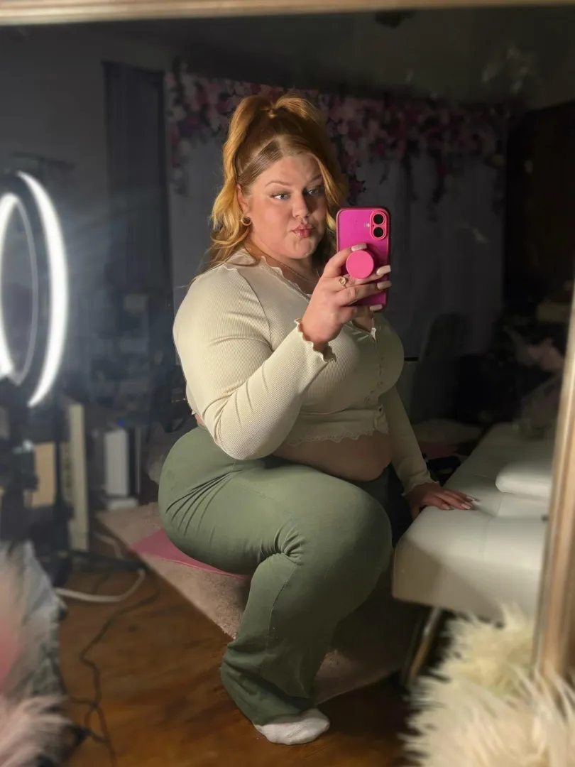 what’s everyone up to tonight?  posted by barbieisabbw