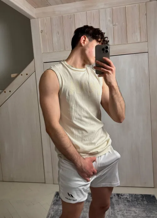 what's the first thing you notice about me?  by Flavio_Morino