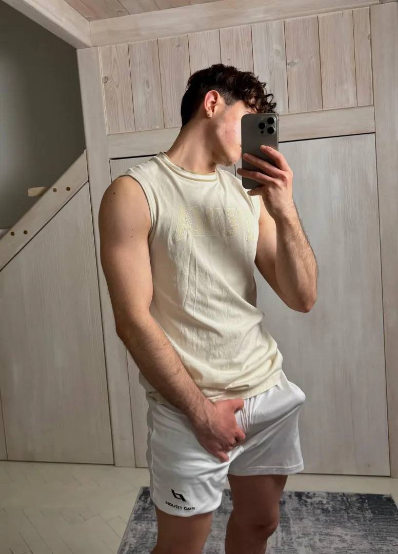 what's the first thing you notice about me?  posted by Flavio_Morino